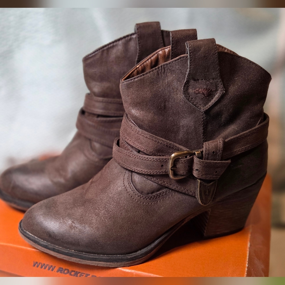 Rocket Dog Women’s Satire Modern Ankle Boot with Pull-Up Tabs EUC